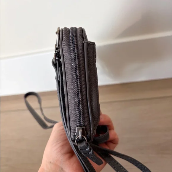 NEW The Sak Iris Large Smartphone Crossbody Wristlet Gray Leather Studded - Picture 4 of 9